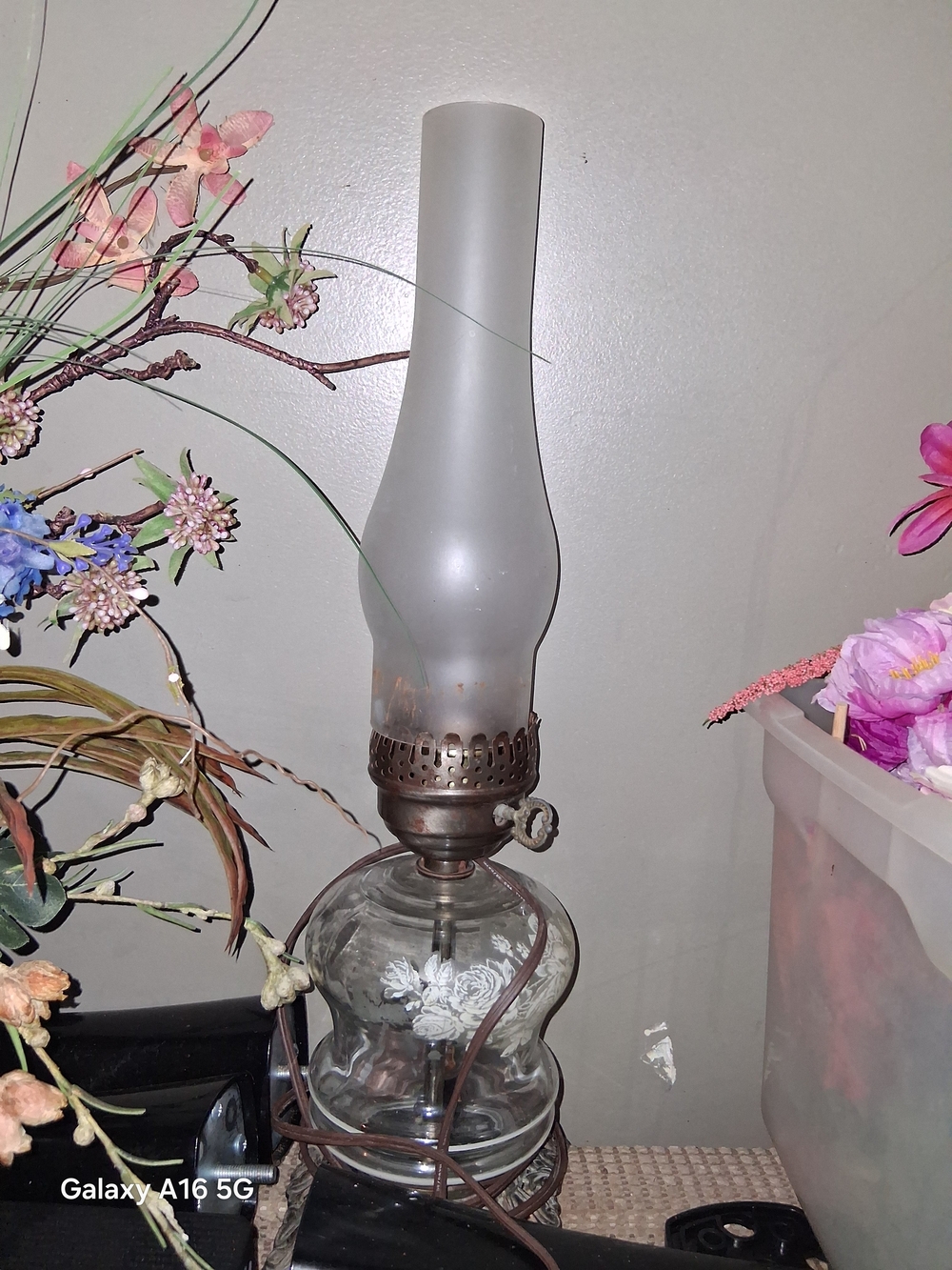 Vintage-Style Clear Glass Oil Lamp with Frosted Chimney